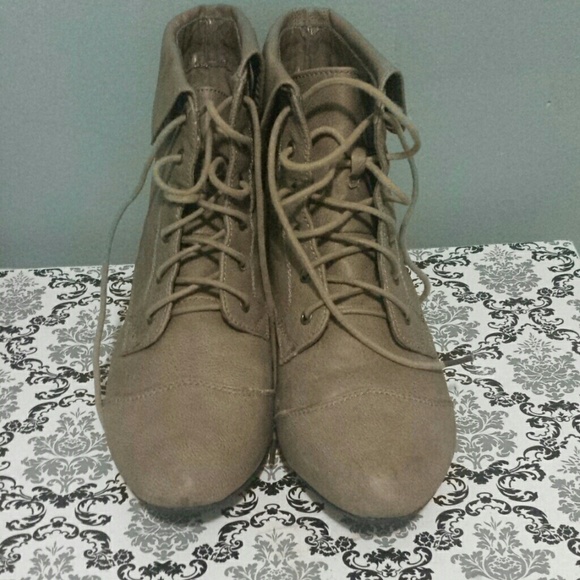 Shoes - Picture 3 of 3