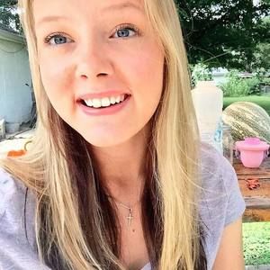 Meet your Posher, Leanna