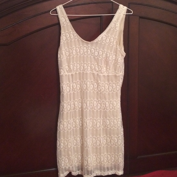 Stretchy laced night-out gown - Picture 1 of 3