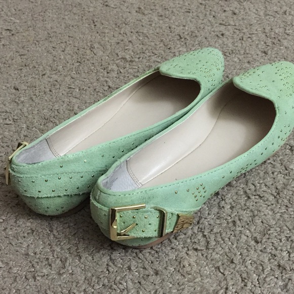 Mint green studded flats for spring summer - Picture 2 of 4