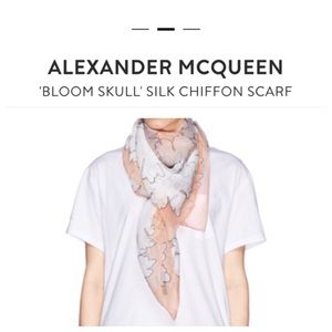 Authentic Alexander McQueen bloom skull scarf 🌸🌹
