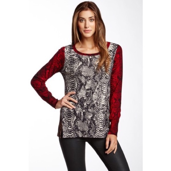 Colour works Tops - Long sleeve Colorblock pullover sweater.