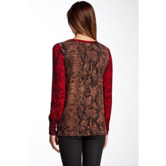 Long sleeve Colorblock pullover sweater. - Picture 2 of 3