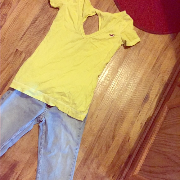 Hollister size 0 capris & open circleback tee