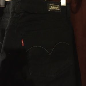 Like new Levi spandex jean capris