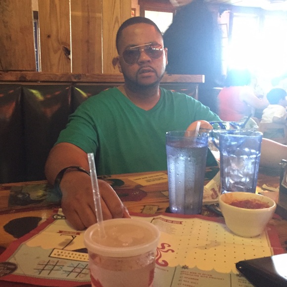 Meet your Posher, Joshua - Picture 1 of 1