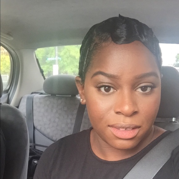 Meet your Posher, Remona - Picture 2 of 3