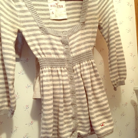 Small hollister sweater