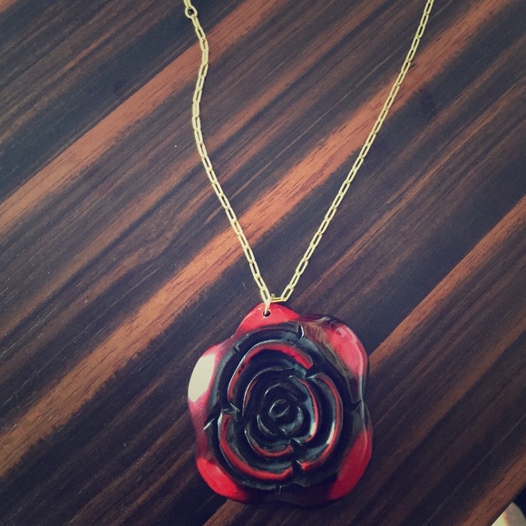 Jewelry - Rose Pendant Necklace