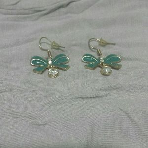 Bow earings with little dimond
