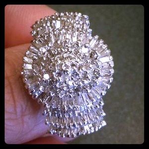 Gorgeous diamond ring size 8, 1.5 carrat