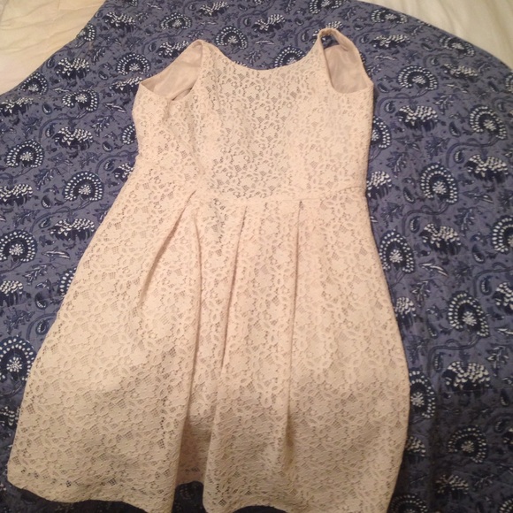 Cream colored lacey dress - Picture 1 of 1