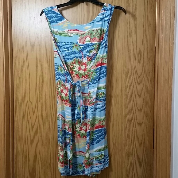 Beach-themed Dress - Picture 2 of 3