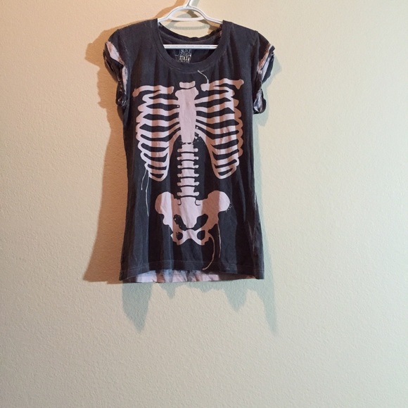 ❌SOLD❌ZARA skeleton tee