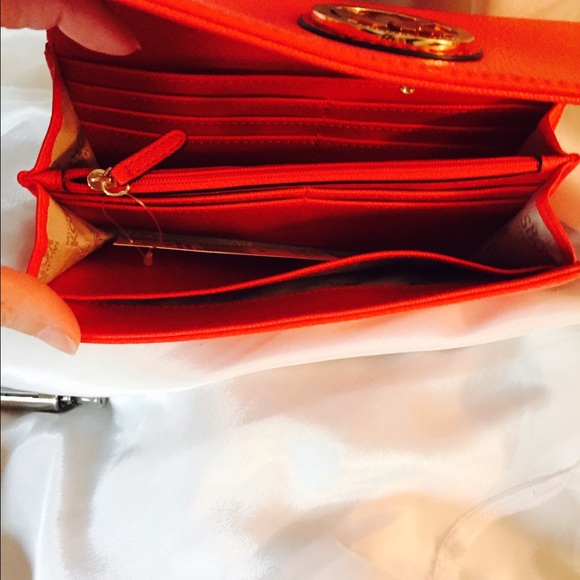 Michael Kors Wallet - Mandarin. - Picture 2 of 4