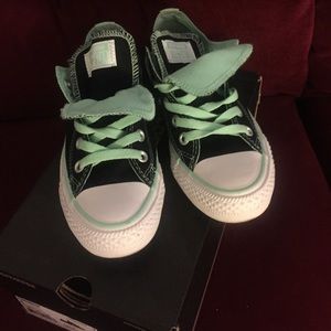 ALMOST brand new Converse black/mint green shoes