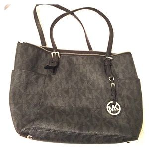 Michael Kors Jet Set In black