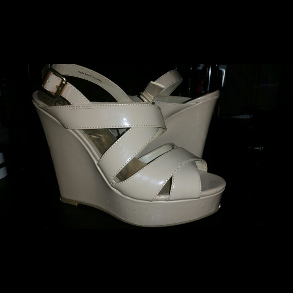 Nude wedge