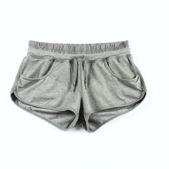 lululemon athletica Pants - Lululemon short size 6 like new