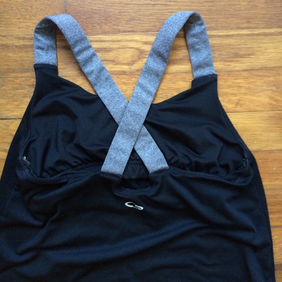 Cross back like new workout top