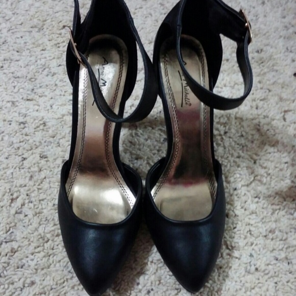 Anne Michelle Shoes - Pointed black heels