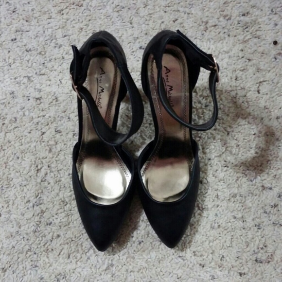 Pointed black heels - Picture 2 of 3