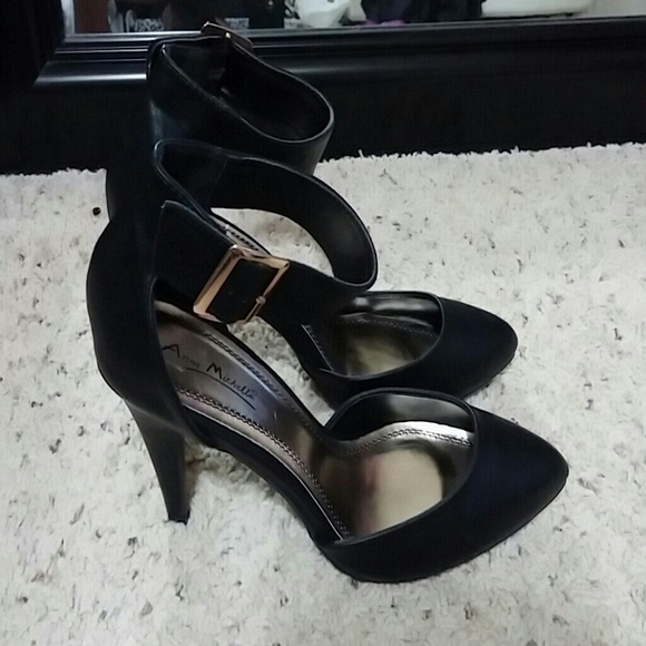 Pointed black heels - Picture 3 of 3