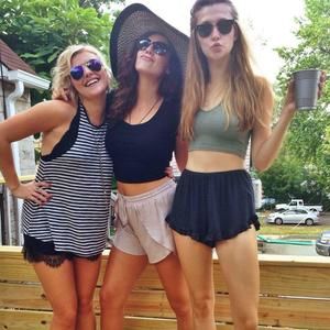 Meet your Posher, Elaine