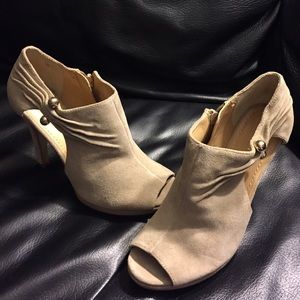 Nine West suede PeepToe heels