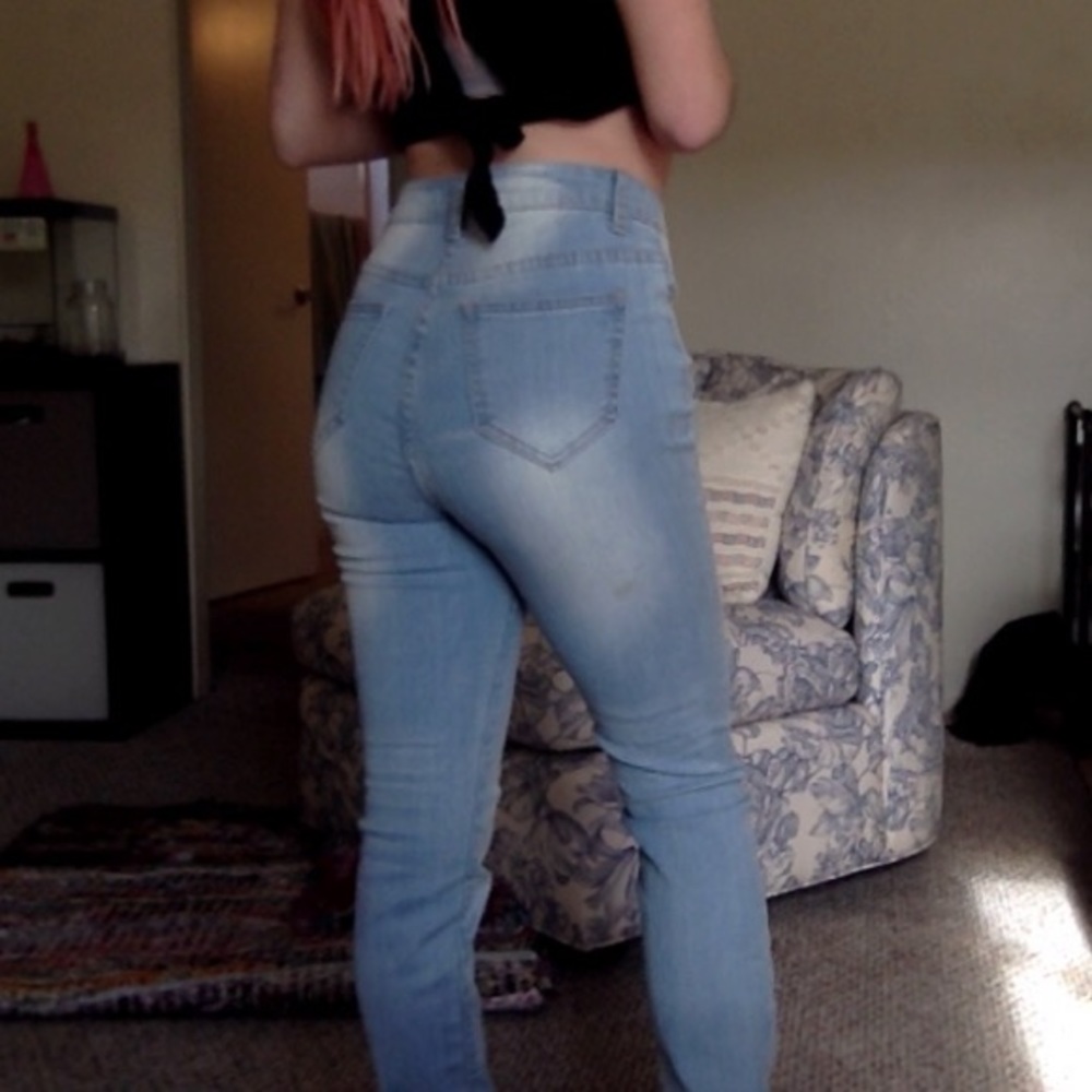 *SOLD* High waisted distressed light wash jeans