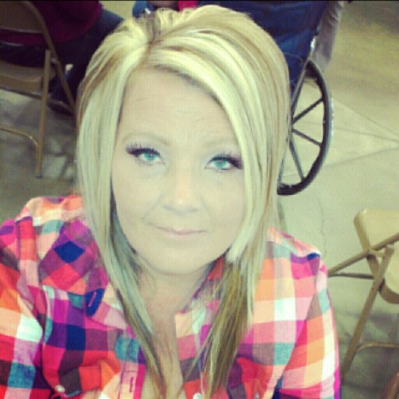 Meet your Posher, Natalie - Picture 2 of 2