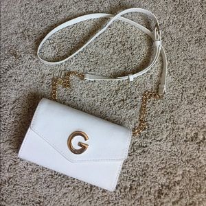 NWOT GUESS small white & gold chain purse