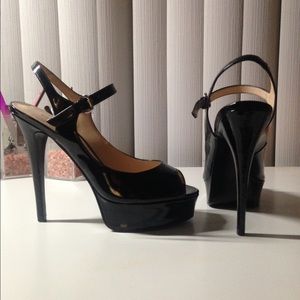 GUESS Sexy Black Patent Leather Heels
