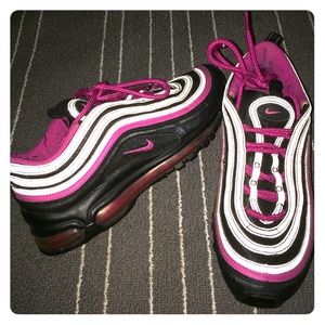 Black and pink air max