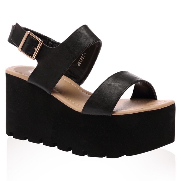 BRAND NEW SUPER CUTE BLACK FAYE FLATFORM SANDAL