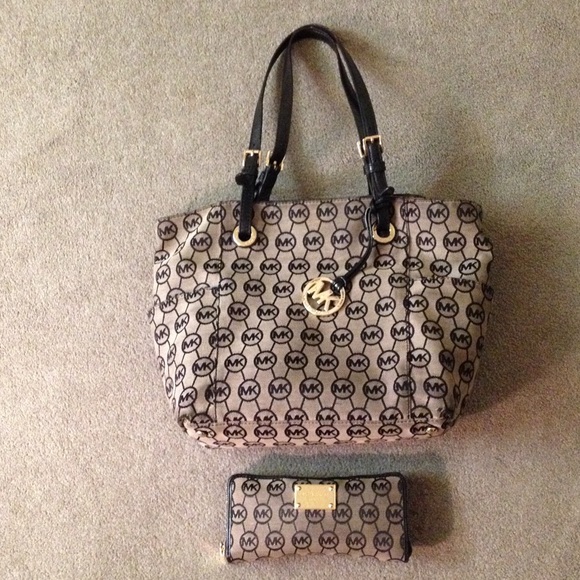 Michael Kors Jet Set bag with matching MK Wallet
