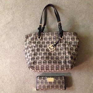 Michael Kors Jet Set bag with matching MK Wallet