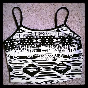 Tribal black & white crop top sz small