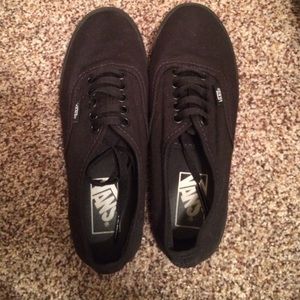 worn a few times -all black women's 6.5 vans