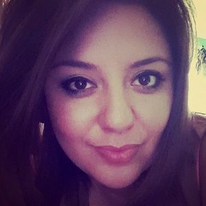 Meet your Posher, Claire