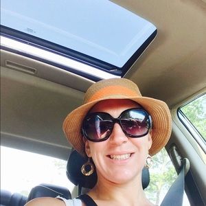 Meet your Posher, Adrienne