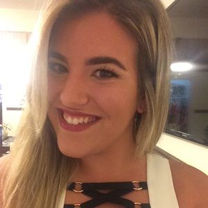 Meet your Posher, Claudia