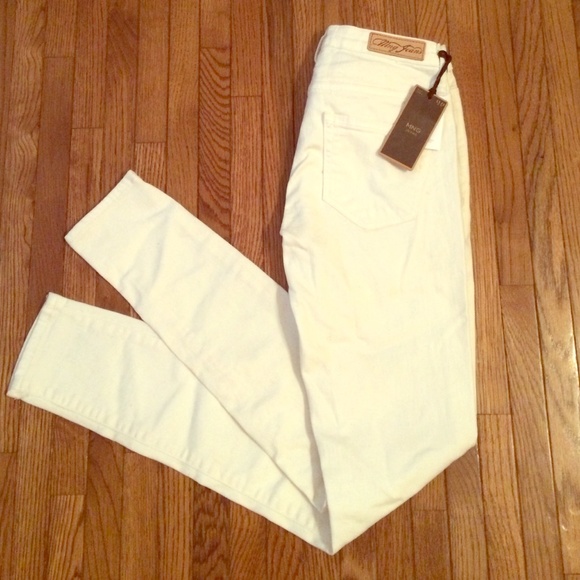 MNG Jeans -- White skinny's! NWT!