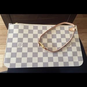 🚫SOLD 🚫100% Authentic LV Neverful Pouch DA
