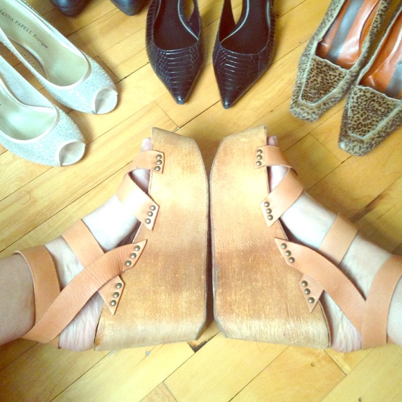 😍 Joe's Cognac Platforms 😍