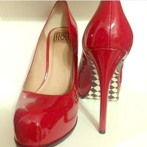 Pour la Victoire red pumps