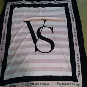 2014 limited edition Victoria's Secret Blanket