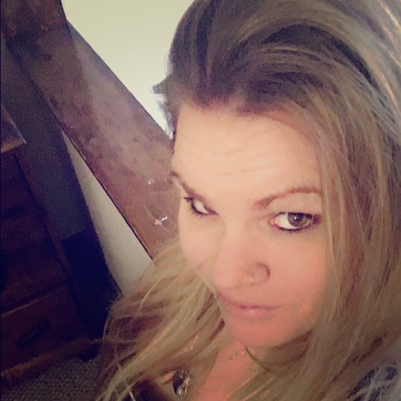 Meet your Posher, Keri - Picture 1 of 2