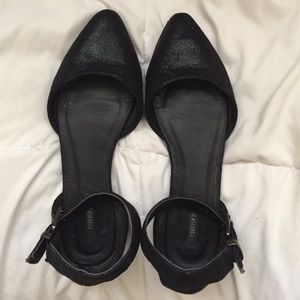 Black pointed flats