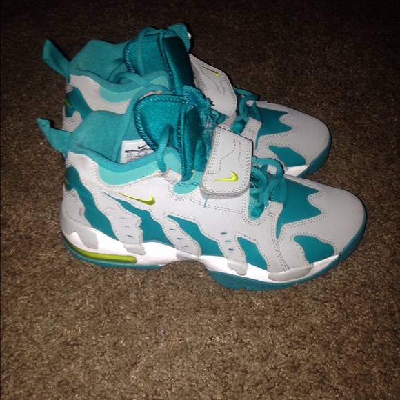 Nike Shoes - Nikes